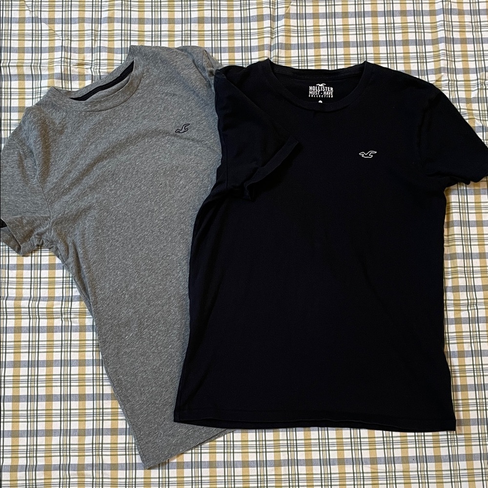 Hollister Men's Short Sleeve Tees in Black and Gray